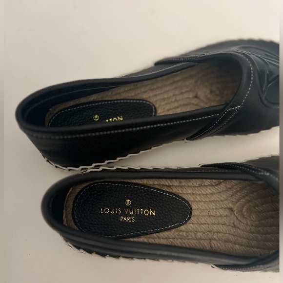 LOUIS VUITTON
Black Pebbled Leather Starboard
Espadrille Flats Size 38 - Picture 7 of 9